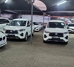 2020,2021,2023 Available Toyota Rumion 7seater